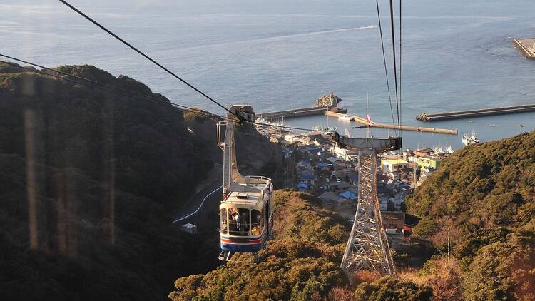 Take a cable car up Sawteeth Mountain