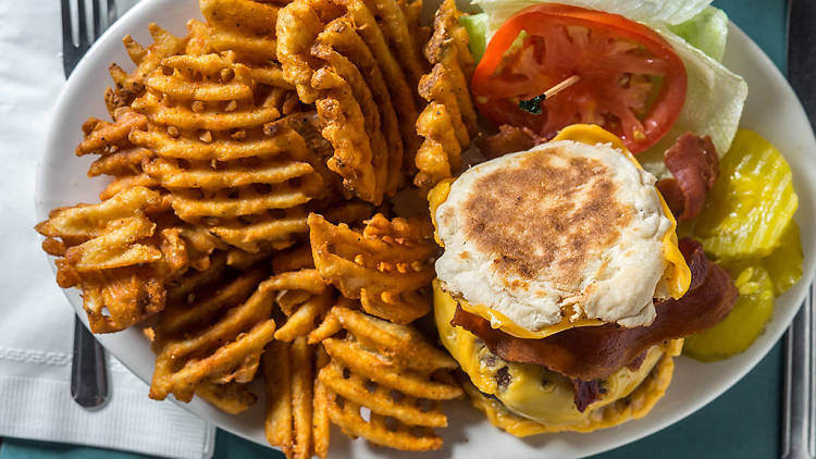 Cheeseburger at Duffy’s Tavern