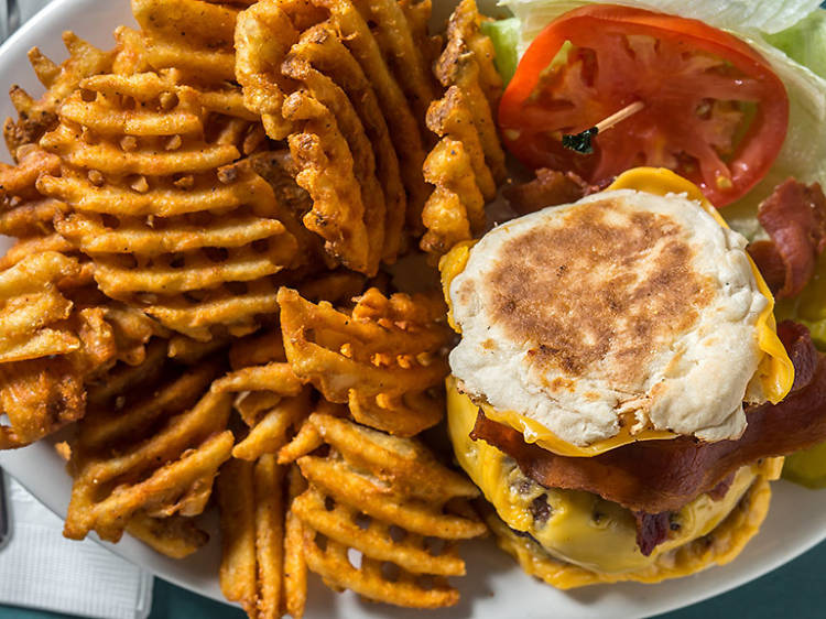 Cheeseburger at Duffy’s Tavern