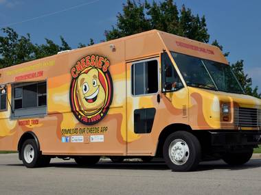 Guide to Chicago food trucks with locations and Twitter