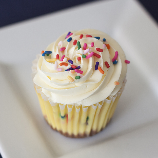 Guide to Chicago food trucks with locations and Twitter