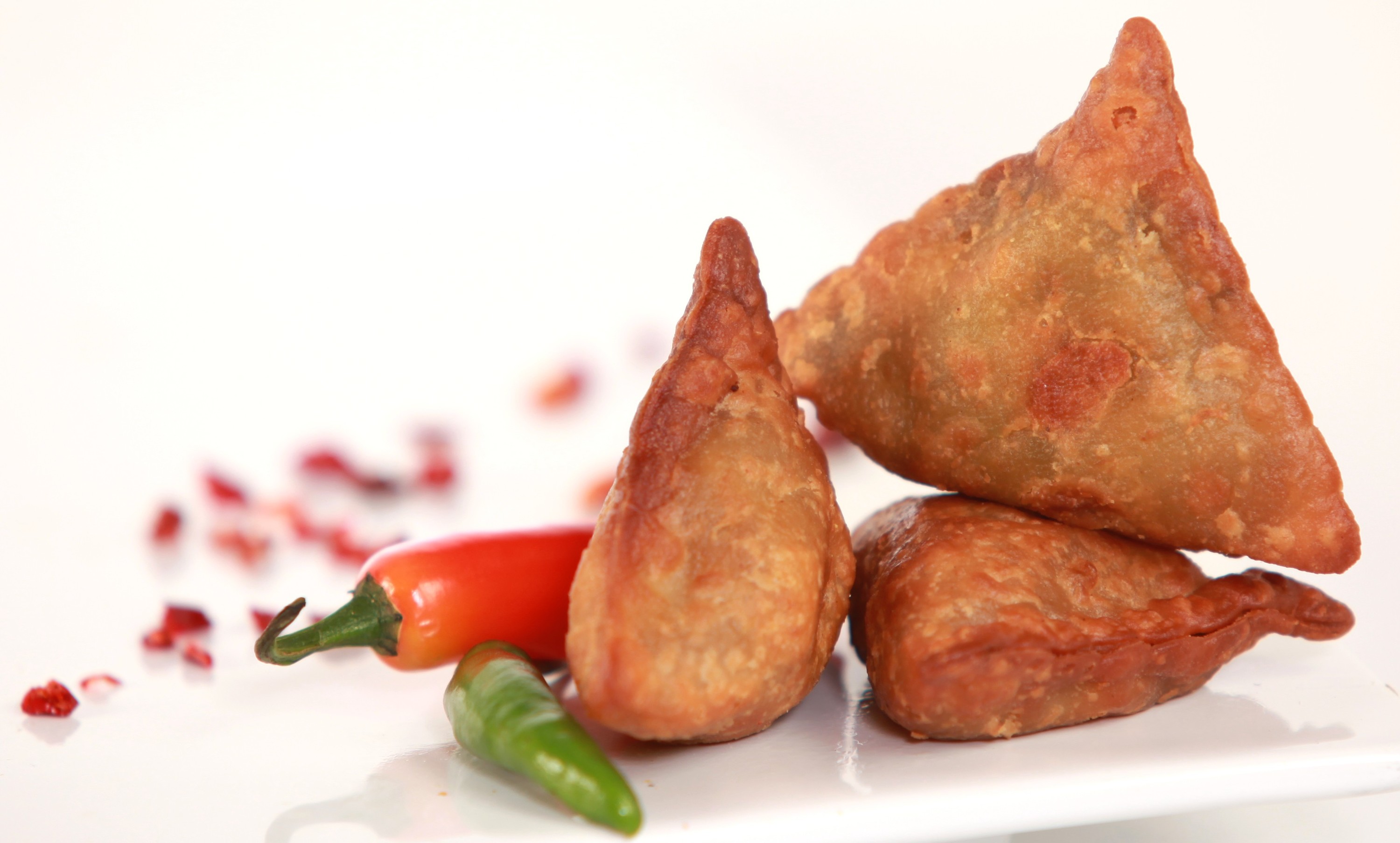 Guide to Chicago food trucks with locations and Twitter