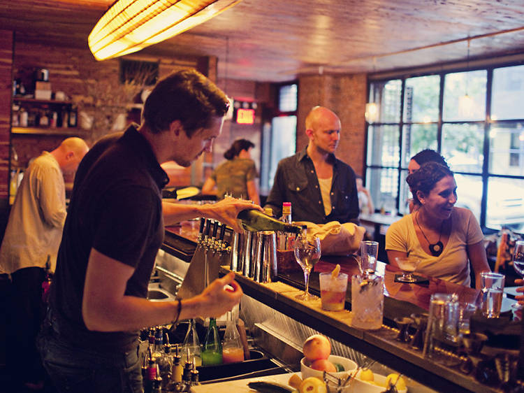 New York: Go on a club and pub crawl