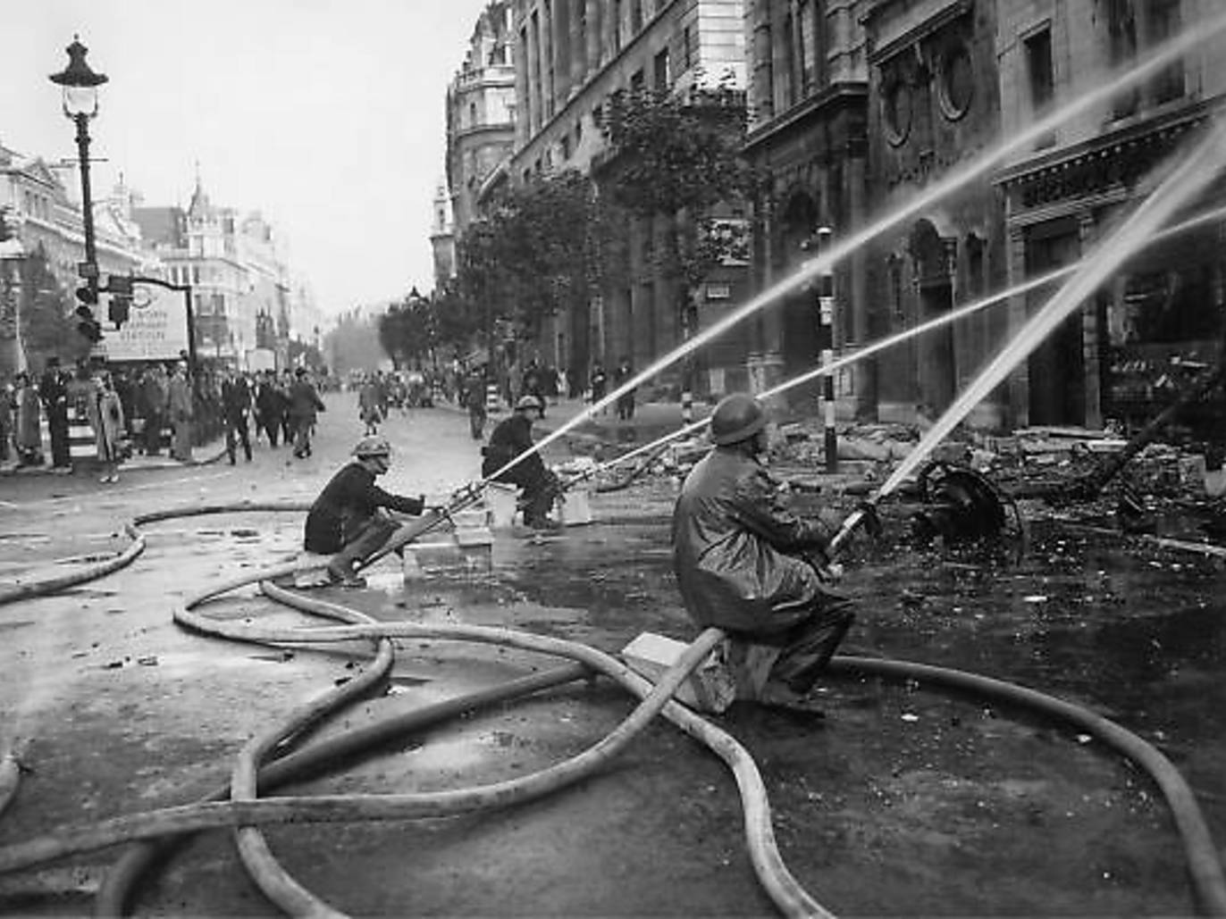 Photos of London during the Blitz | Second World War pictures