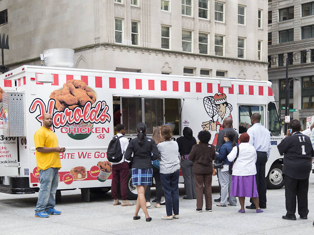 Guide to Chicago food trucks with locations and Twitter