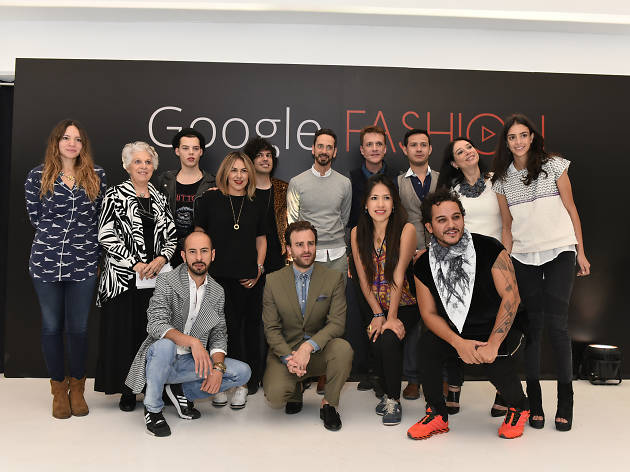 Google Fashion Google Fashion es una plataforma donde puedes ver desfiles de moda de manera virtual