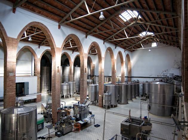 Celler Modernista Alella Vinícola a Teià Celler Modernista Alella Vinícola a Teià