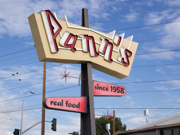 Googie Architecture In Los Angeles From Diners To Gas Stations - 