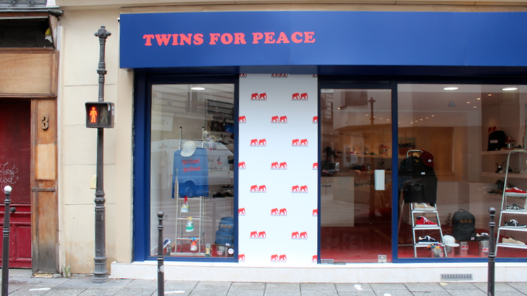 Twins for peace (© EP / Time Out Paris)