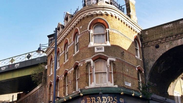 Bradys, Brixton