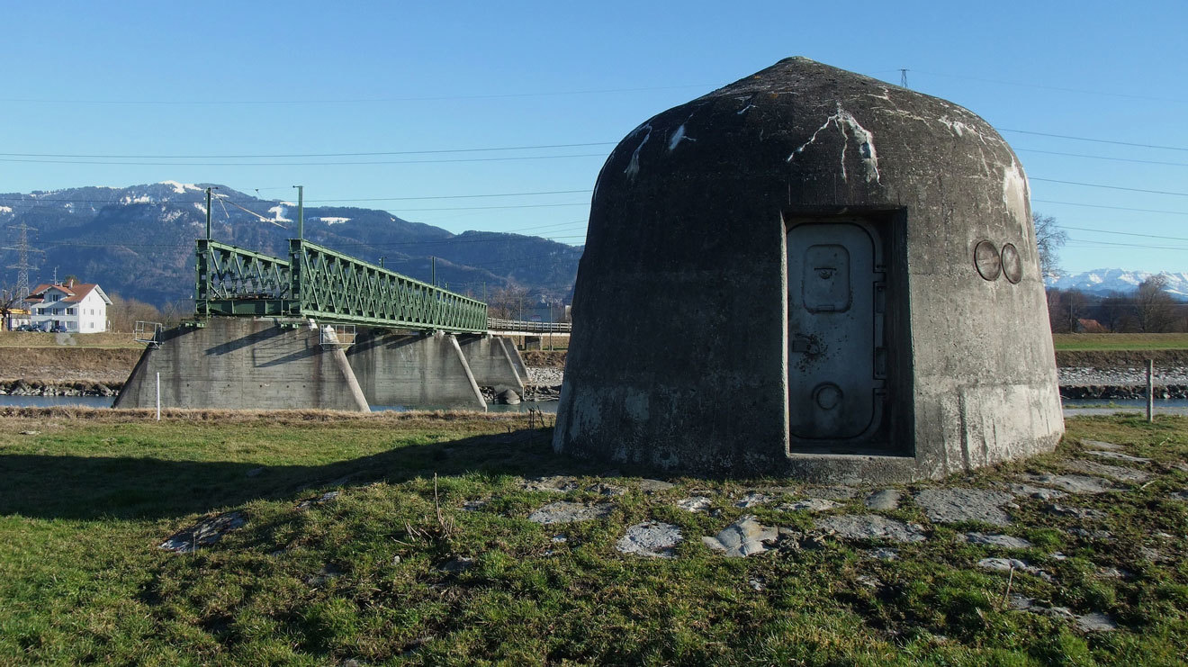 16-haunting-pictures-of-switzerland-s-secret-bunkers