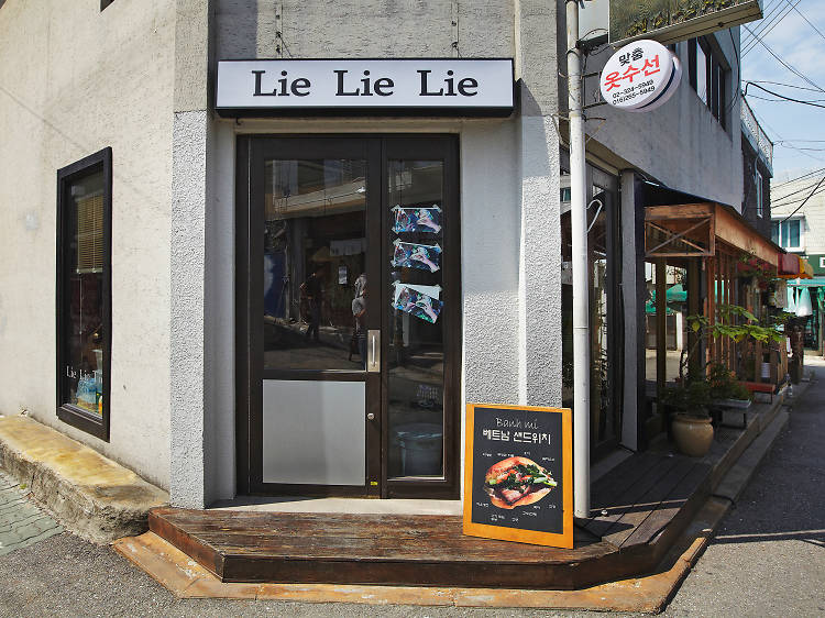 Bánh mi at Lie Lie Lie