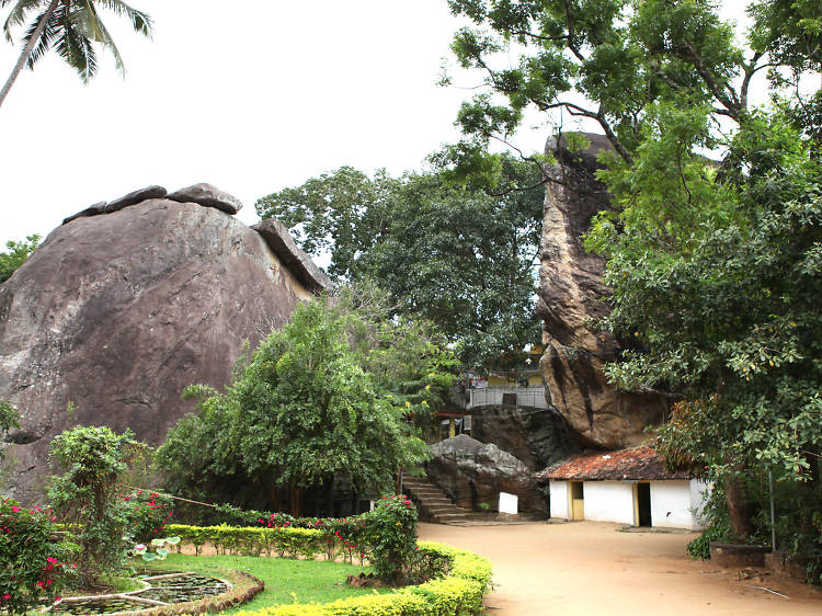 Aluviharaya Rock Temple