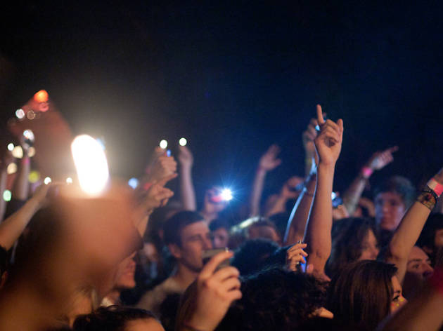 club crowd arches club crowd arches