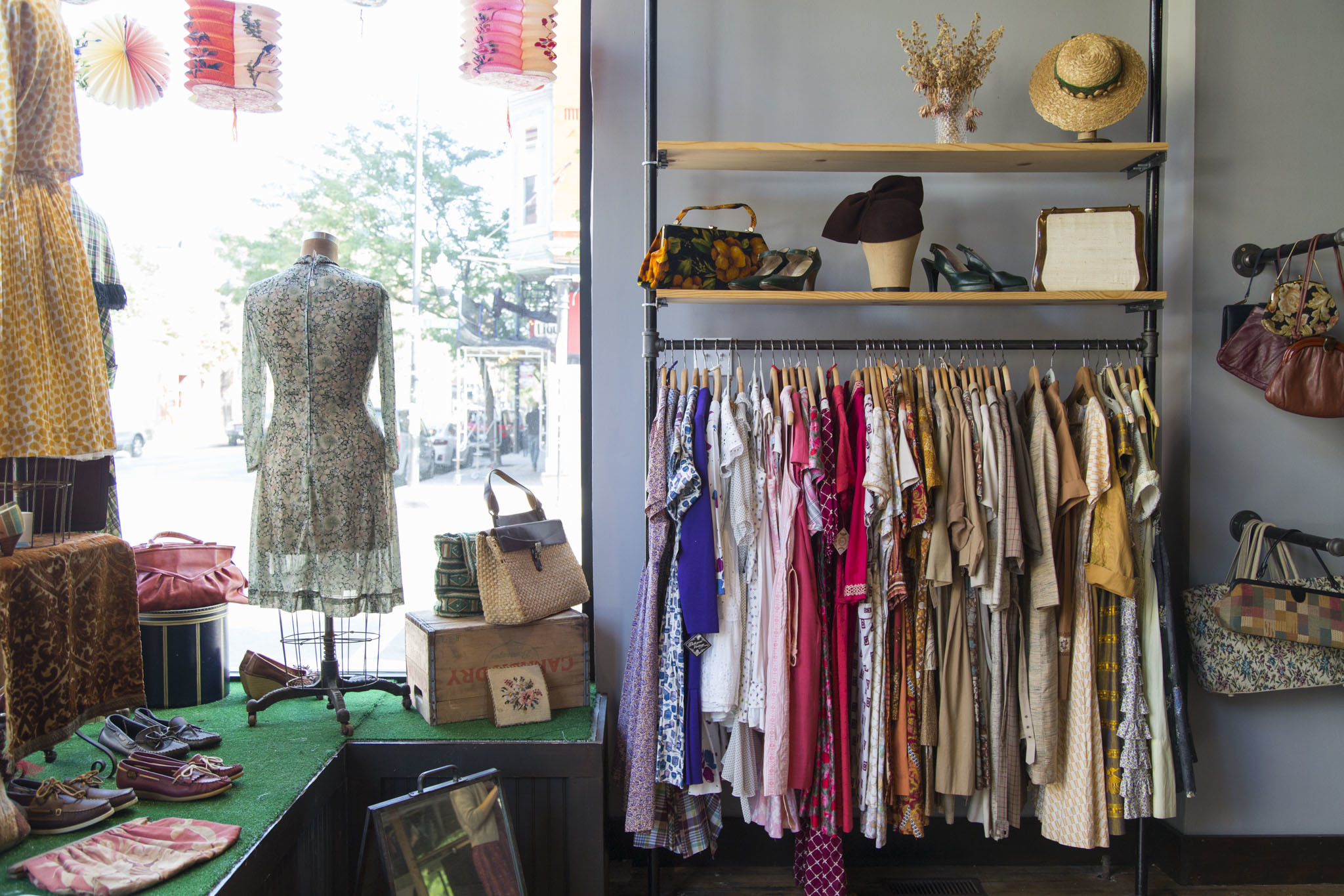 Where to Find the Best Vintage + Thrift Clothing Shops in Chicago - Traverse