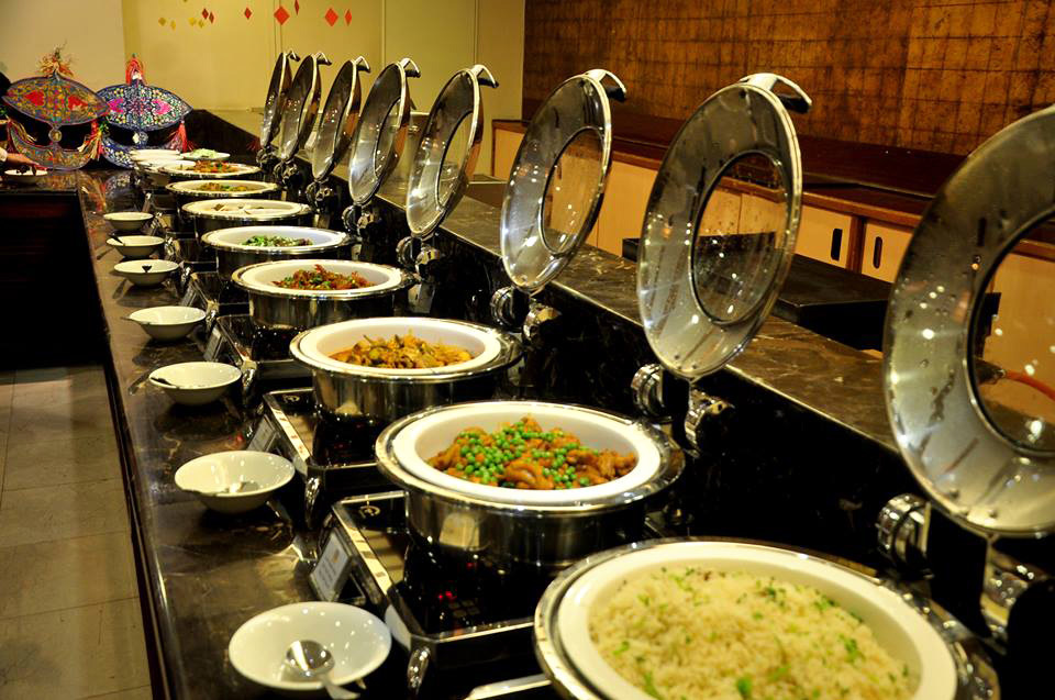 Indian night buffet at Spices Restaurant | Things to do in Sri Lanka