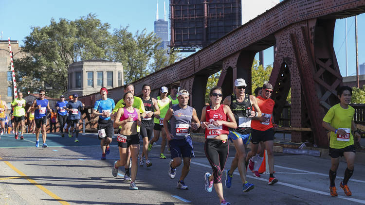 Thousands of runners sped through neighborhoods across the city during the 2015 Chicago Marathon