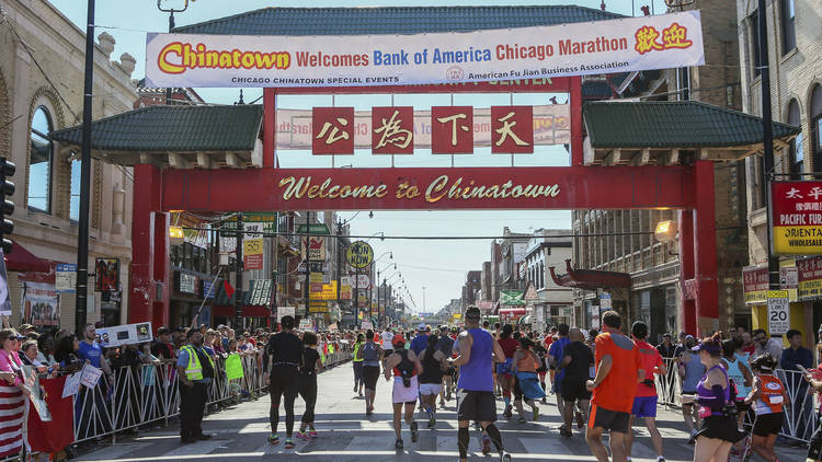 Thousands of runners sped through neighborhoods across the city during the 2015 Chicago Marathon