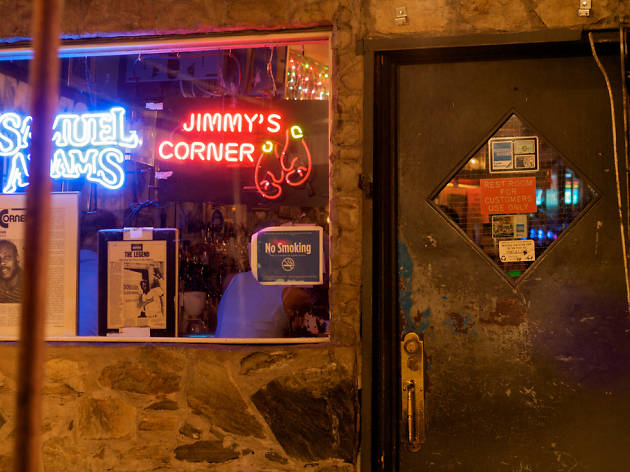 Best Dive Bars In Nyc To Grab Cheap Drinks In The City