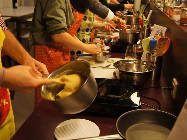 Prendre des tours de cuisine pour avoir le tour de main