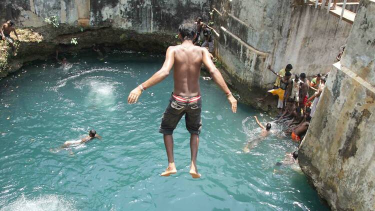 Nilavarai bottomless pond