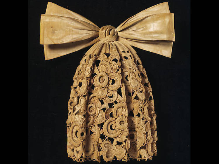 Grinling Gibbons, limewood cravat, 1690