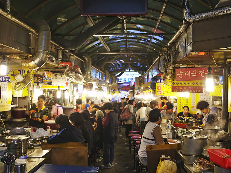 Braised cutlassfish and kalguksu noodle alleys