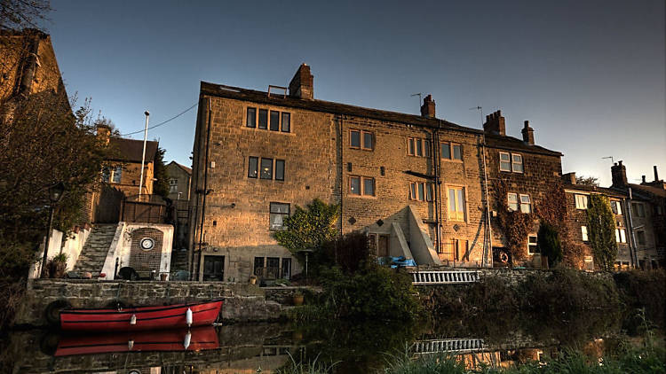 House in Rodley on Leeds Liverpool Canal