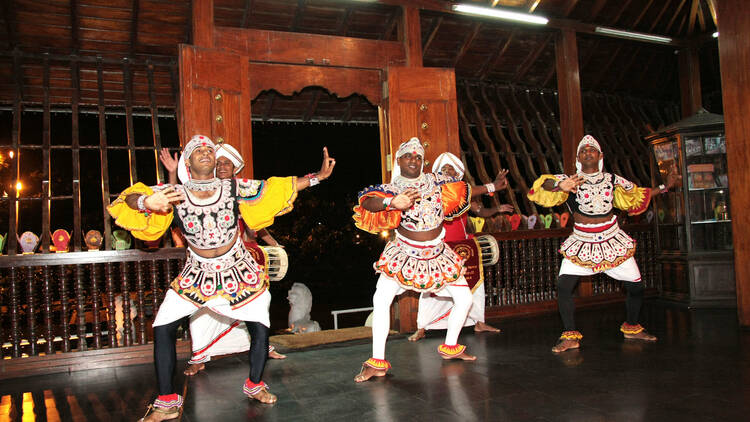 Get acquainted with Sri Lankan dance