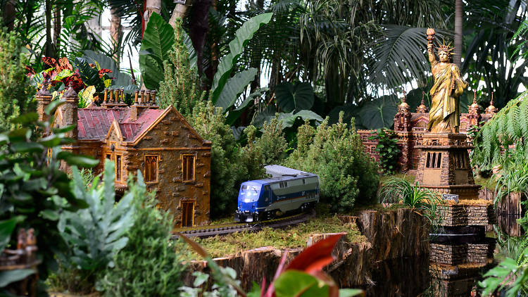 Attend the New York Botanical Garden’s Holiday Train Show Bar Car Nights