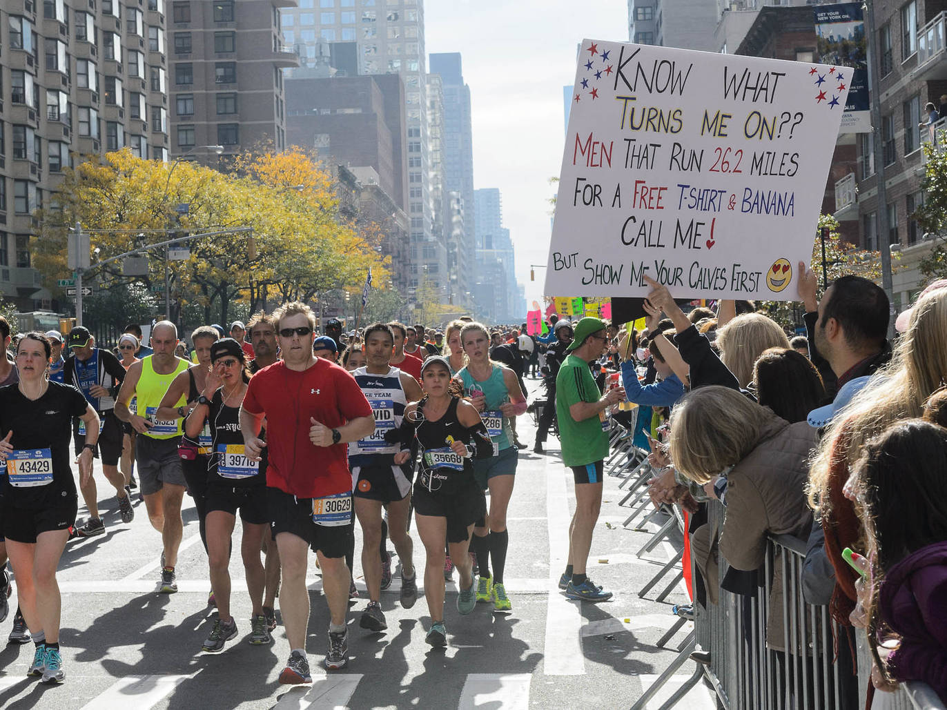 20 photos of the NYC Marathon's spectators and best signs