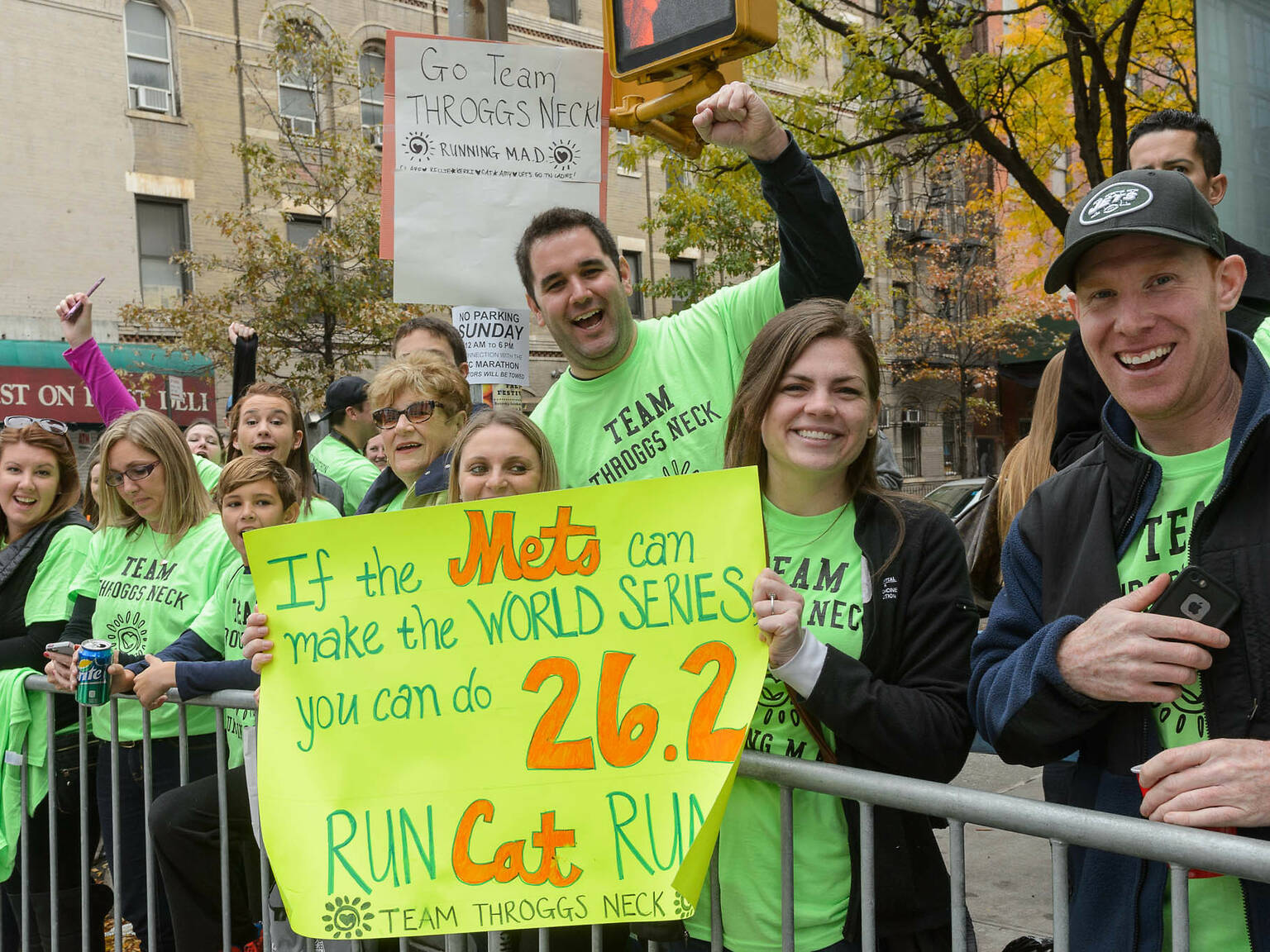 20 photos of the NYC Marathon's spectators and best signs