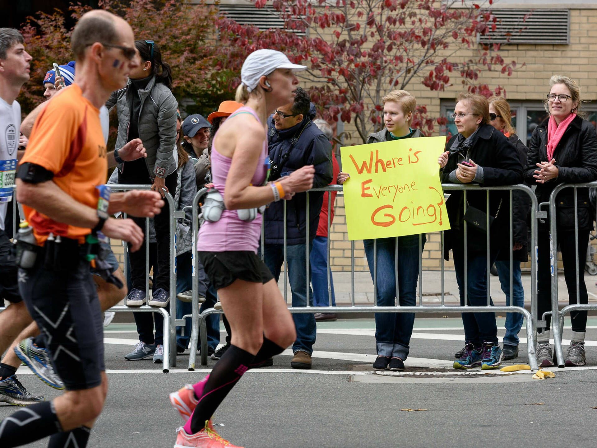 20 photos of the NYC Marathon's spectators and best signs