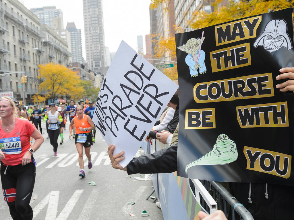 20 photos of the NYC Marathon's spectators and best signs