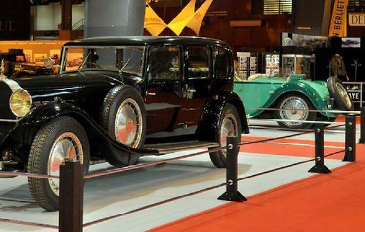 Salon Retromobile Paris classic cars show