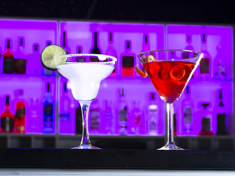 West 8 Cocktail Lounge & Bar