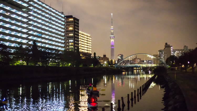 Go night canoeing in the middle of Tokyo