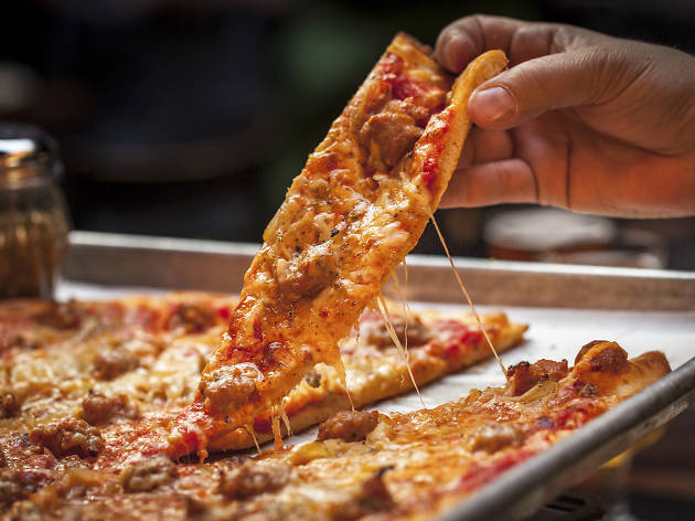 16 Best Pizza Restaurants In Chicago For A Cheesy Meal