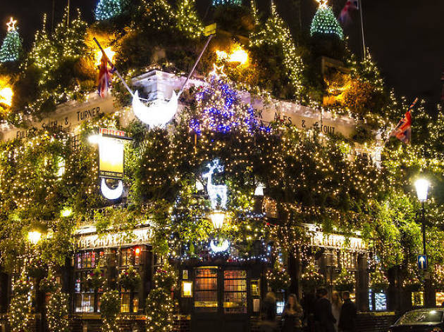 The Churchill Arms, Notting Hill, at Christmas The Churchill Arms, Notting Hill, at Christmas