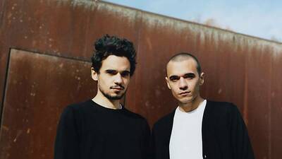 Formation – ‘Hangin’ Formation – ‘Hangin’