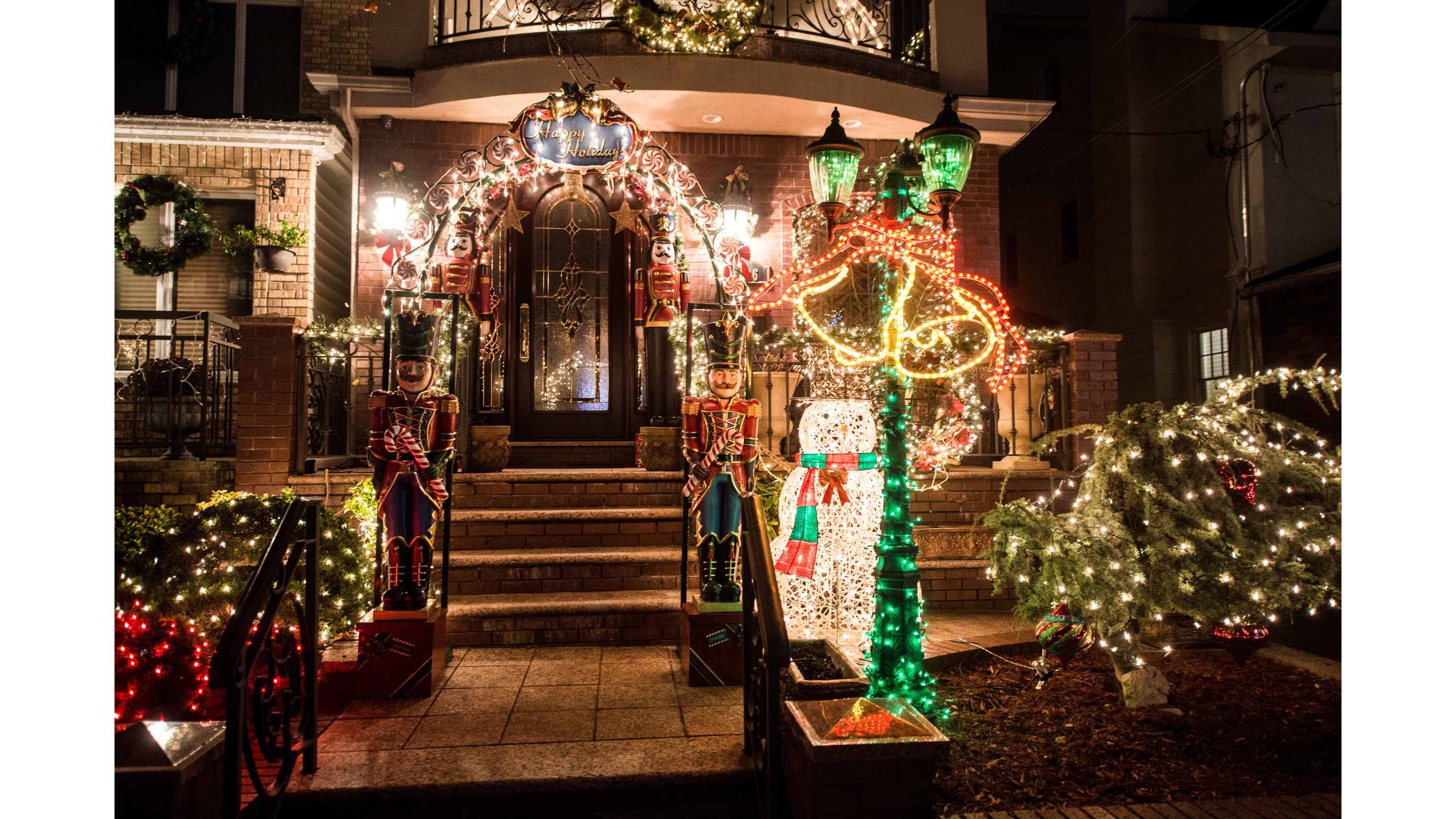 Stunning photos of the Dyker Heights Christmas lights