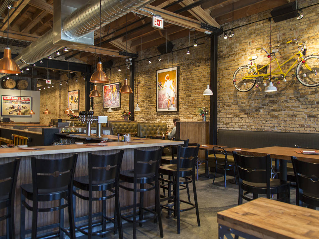 46 Best DogFriendly Restaurants, Patios & Bars in Chicago