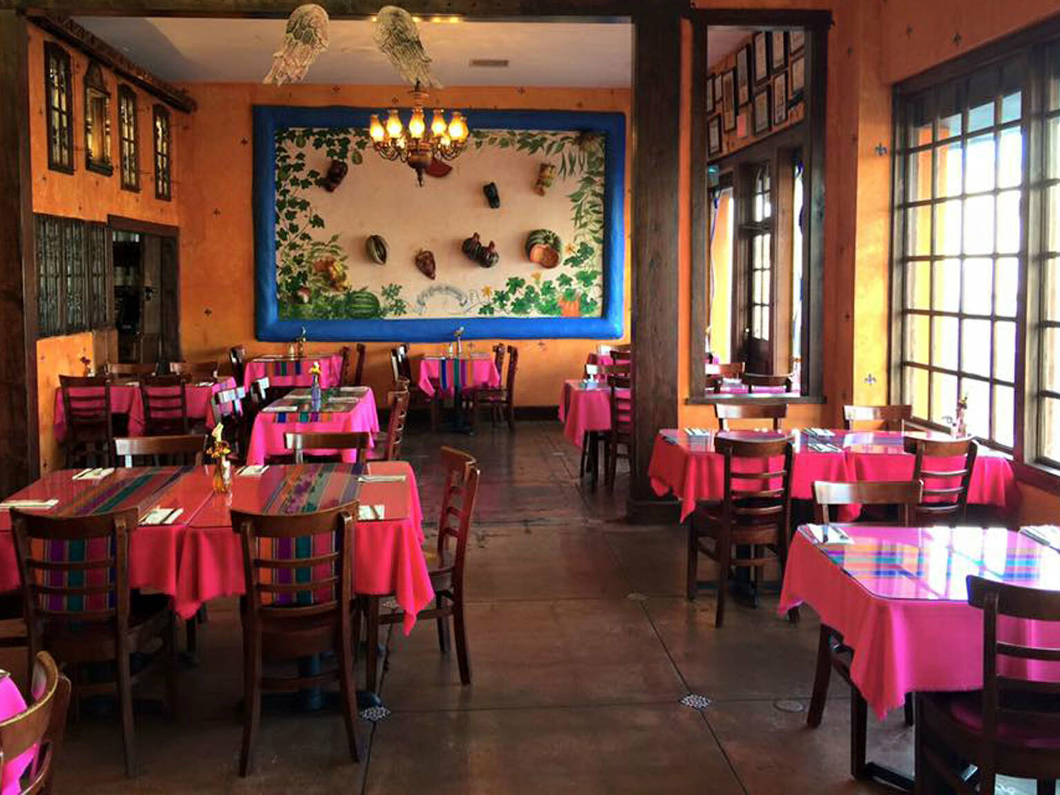 21 Best Mexican Restaurants in Los Angeles For Tacos and Mariscos