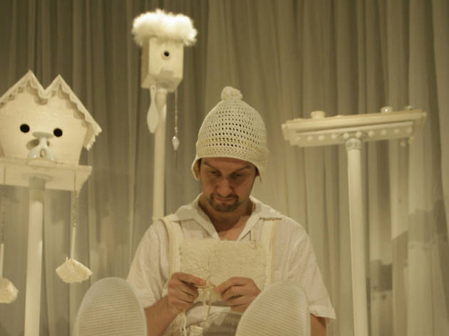 White La teatreía presenta White