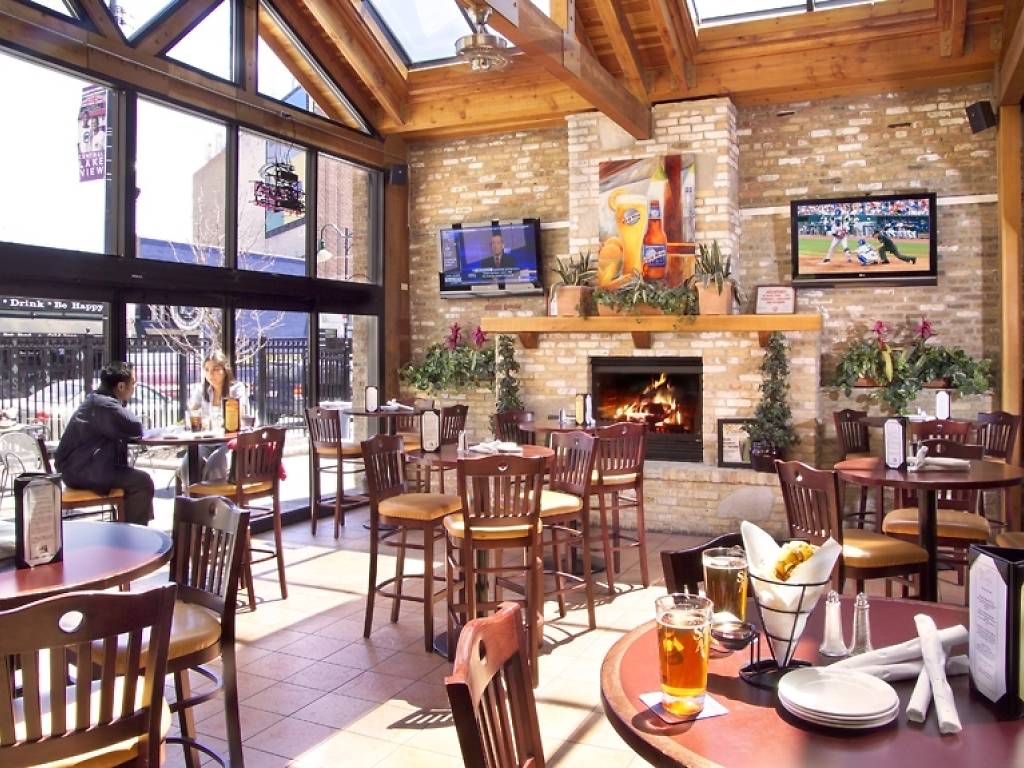 30 Chicago Bars and Restaurants with Fireplaces