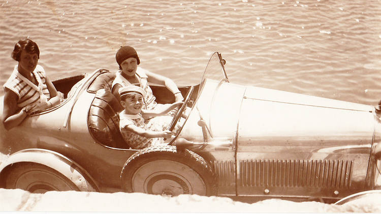 Jacques-Henri Lartigue, Hendaye, 1927. Tirage argentique vintage. 7,90 x 13 cm.