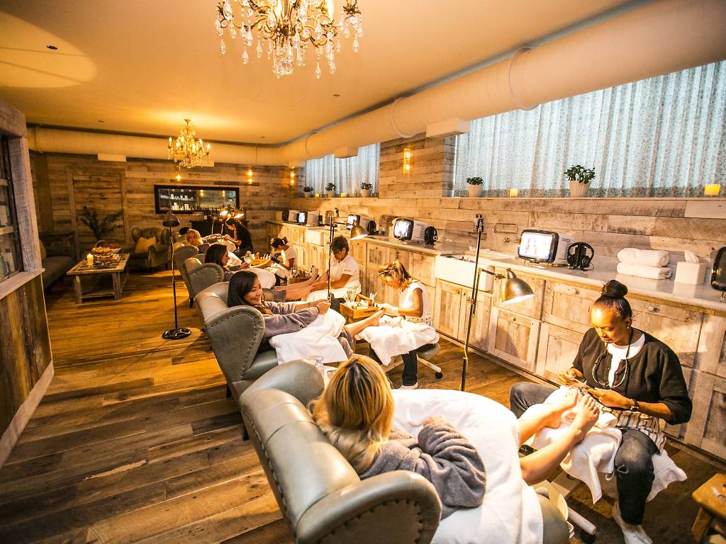 Nail Salons in Chicago for Manicures, Pedicures and Nail Art