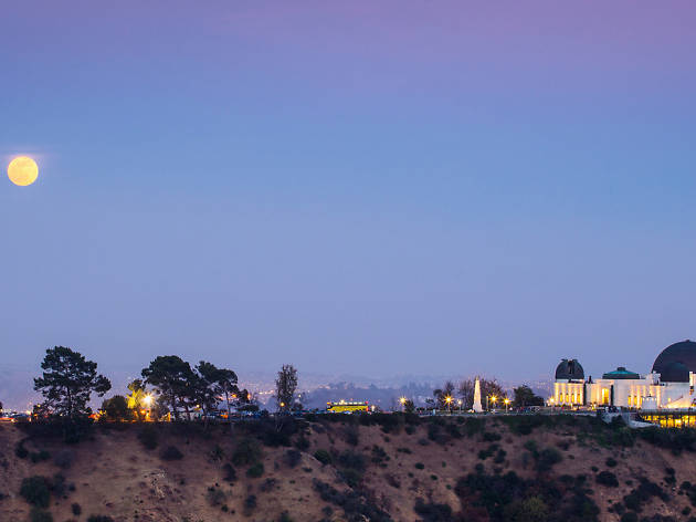 Santa will have a full moon backdrop for the first time since 1977 Santa will have a full moon backdrop for the first time since 1977
