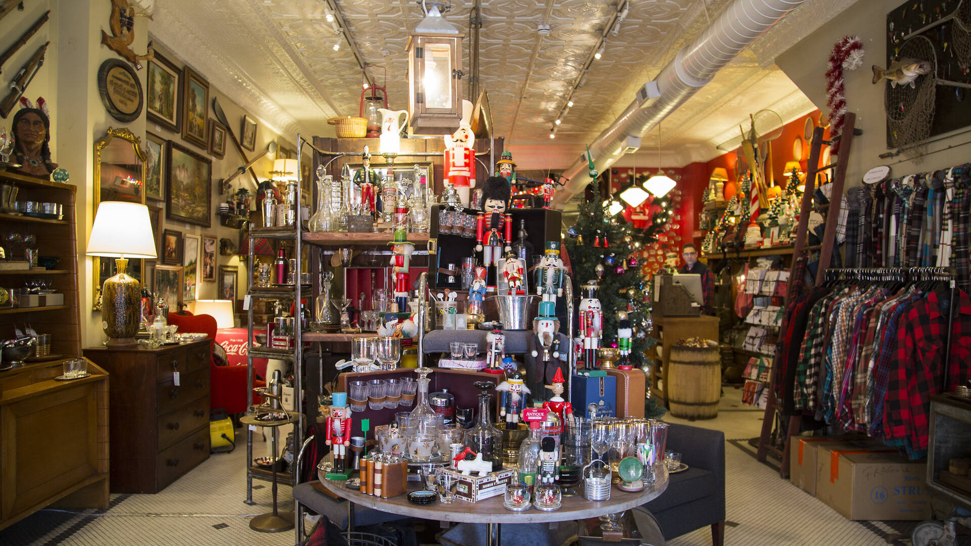 Brimfield Shopping in Andersonville, Chicago