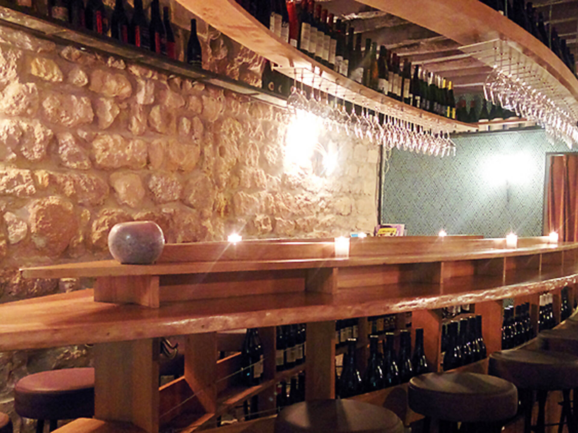 43 bars à 5 min d'ici | Nos meilleurs bars à vins par arrondissement